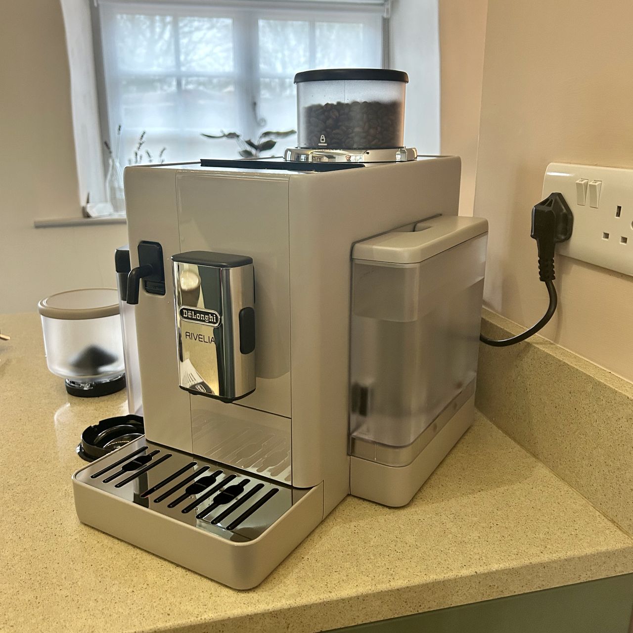 Testing the De'Longhi Rivelia Coffee machine at home