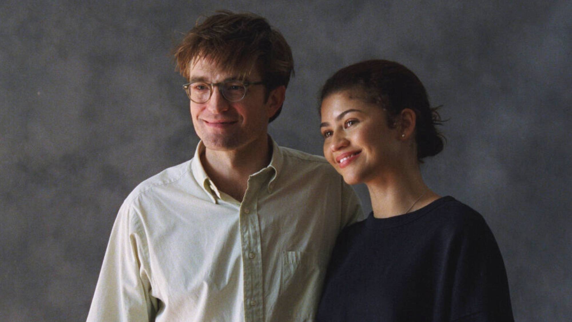 (L-R) Robert Pattinson as Charlie Thompson and Zendaya as Emma Harwood in "The Drama"