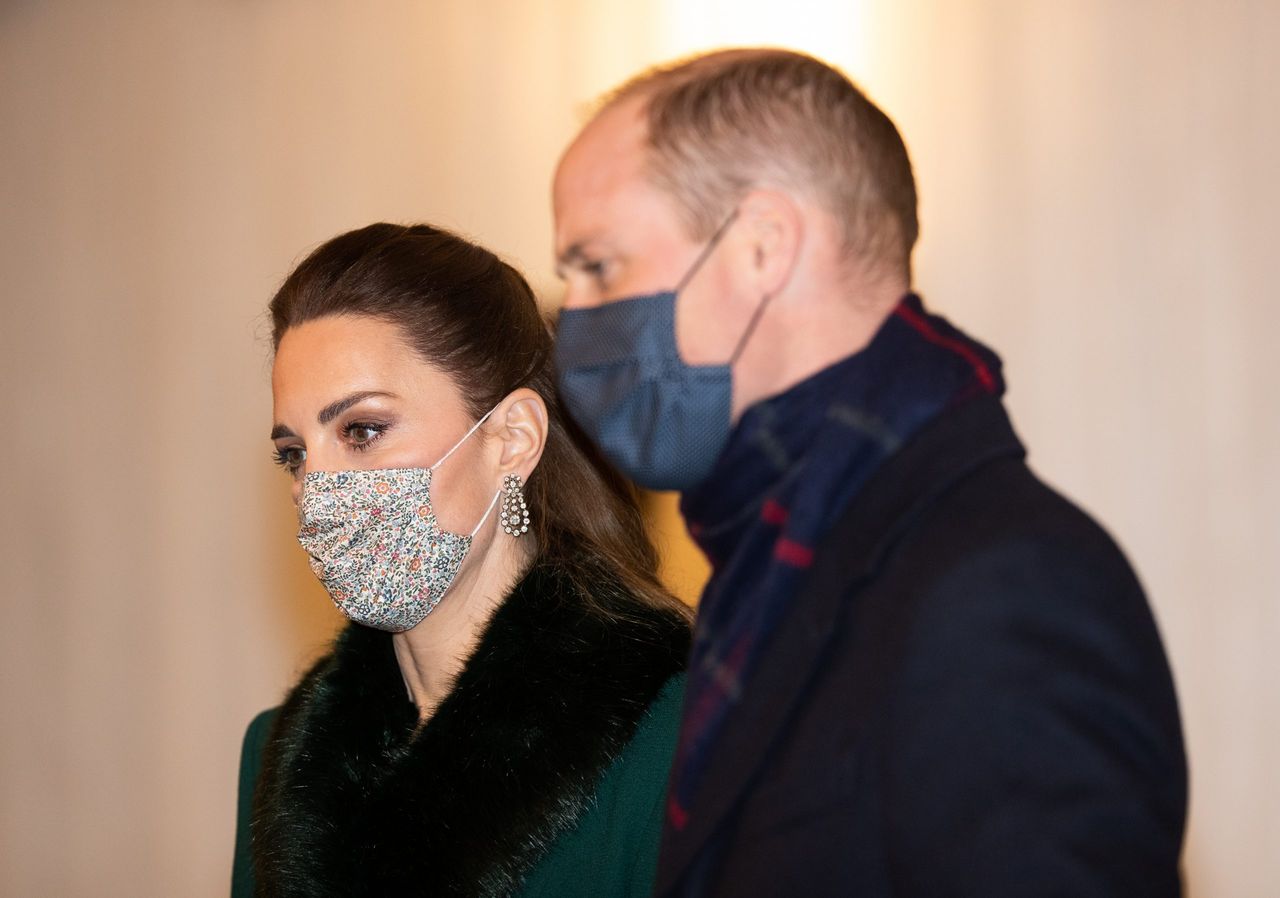 Prince William and Kate wearing face masks