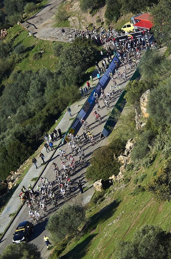 Racers roll out for the start of stage 3