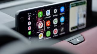 TomTom app running in Android Auto.