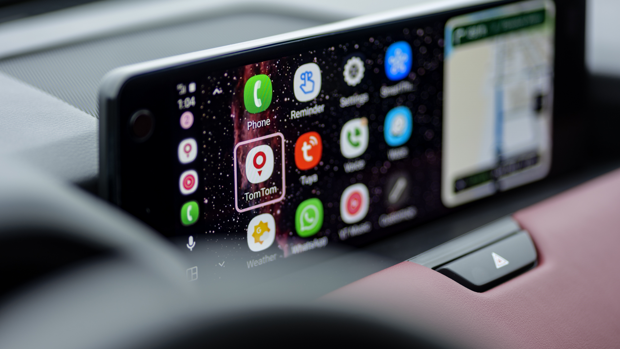 TomTom app running in Android Auto.