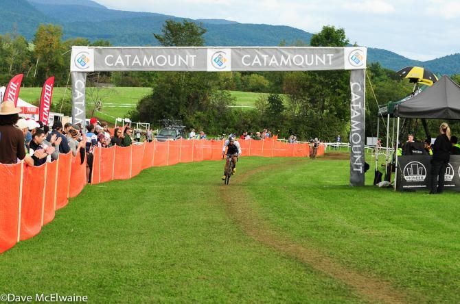 Tim Johnson (Cannondale Cyclocross World/Pony Shop) with one lap to go and less than a 100-yard lead