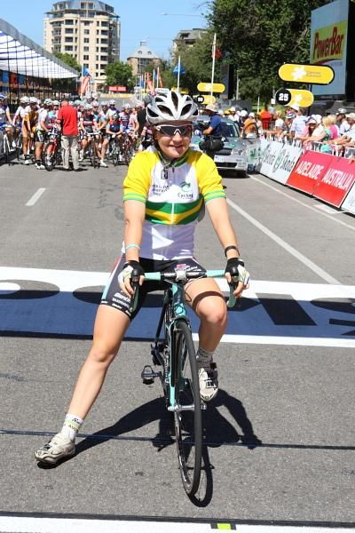 Newly crowned National Criterium Champion, Lauren Kitchen (Jayco-AIS) on the start line