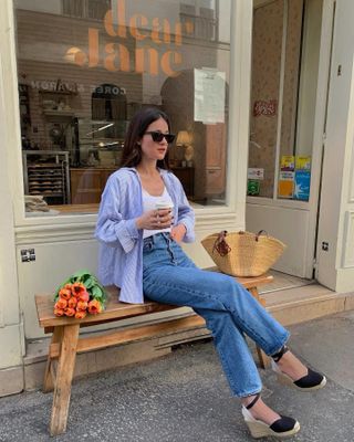 French girl summer wardrobe: @leasy_inparis wears espadrilles