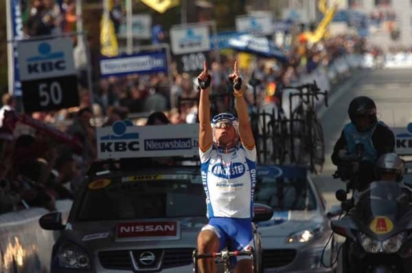 Stijn Devolder wins in 2009.