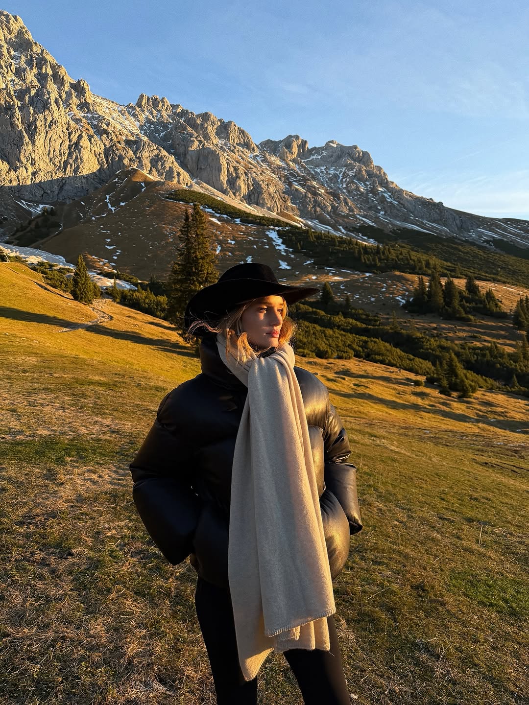 woman wearing wearing puffer coat outfit 2025