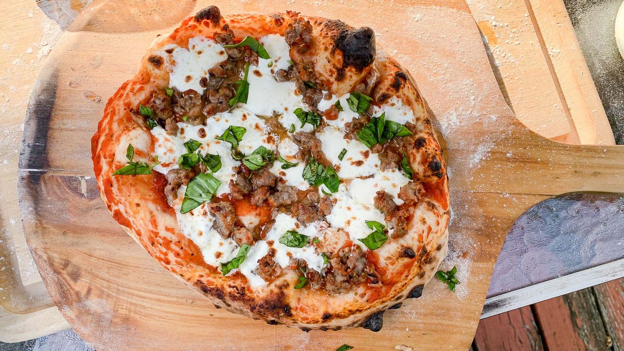 Alfa Nano cooking pizza