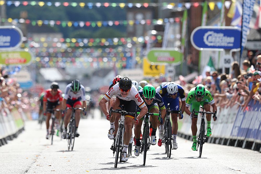 Andre Greipel (Lotto Soudal) on his way to winning stage 1