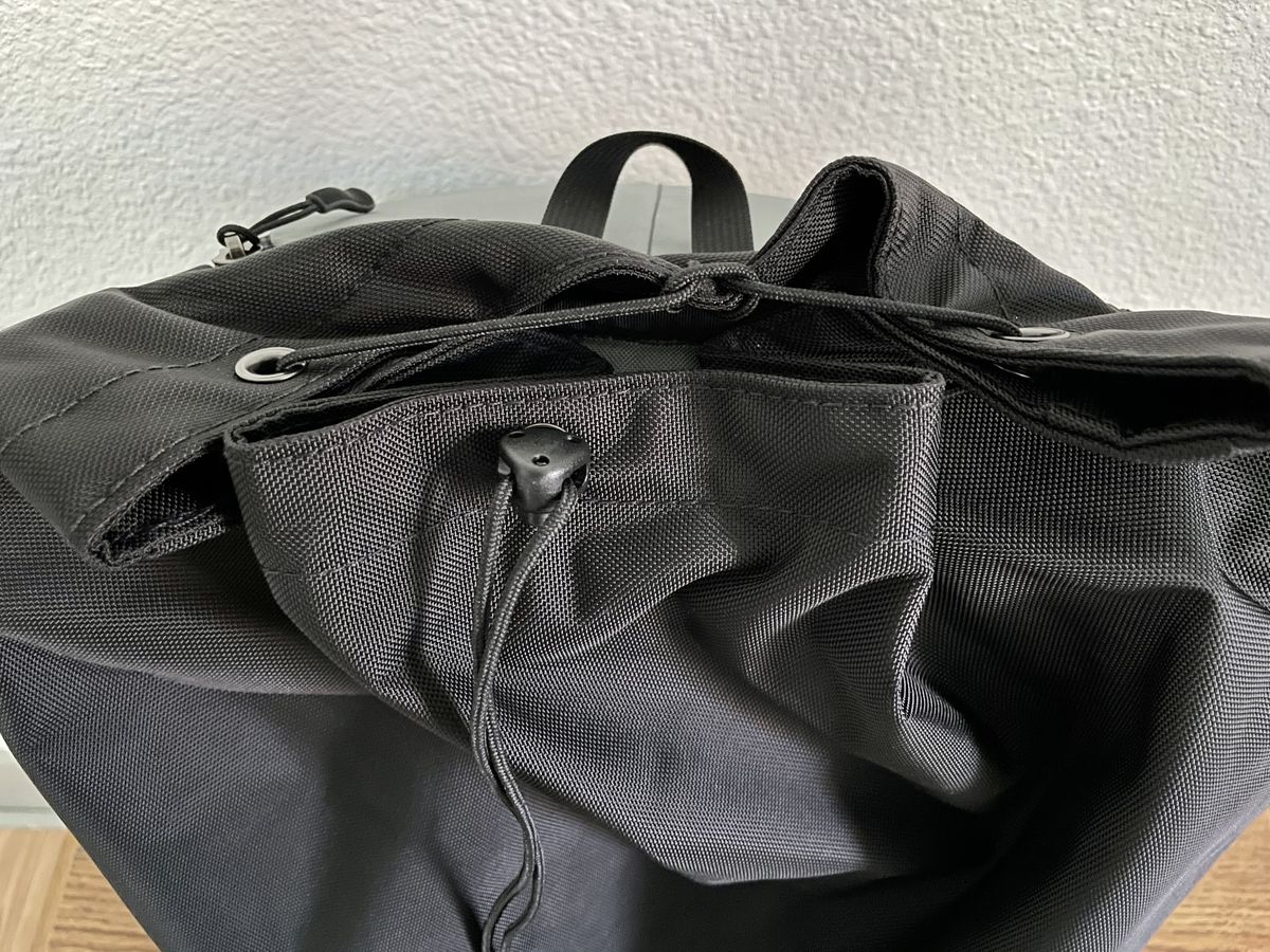 Tom Bihn Shadow Guide V2 33 Drawstring Pull