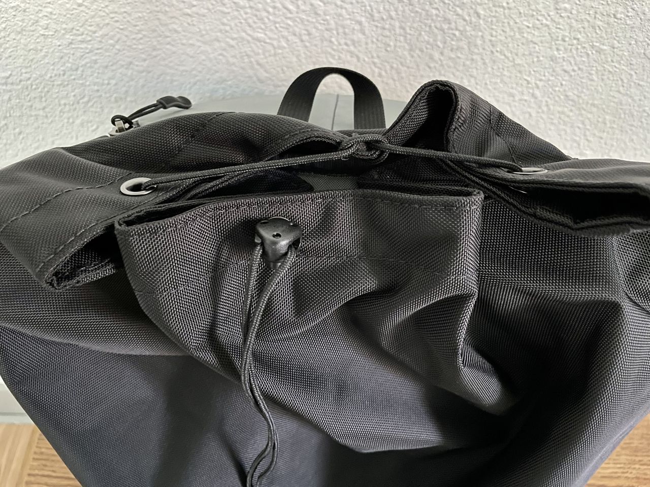 Tom Bihn Shadow Guide V2 33 Drawstring Pull