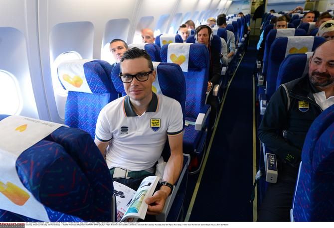 Nicolas Roche shops at the Sky Mall