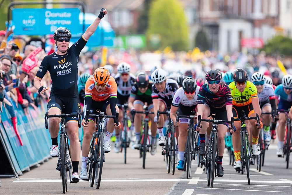 Kirsten Wild (Wiggle High5) wins the opening stage