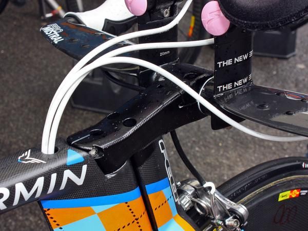 The aluminum stem on David Millar's (Garmin-Transitions) new Felt DA is clearly a machined prototype but we expect the production version to be either a forged aluminum piece or maybe even molded carbon fiber when it's officially unveiled later this month at the Tour of California.