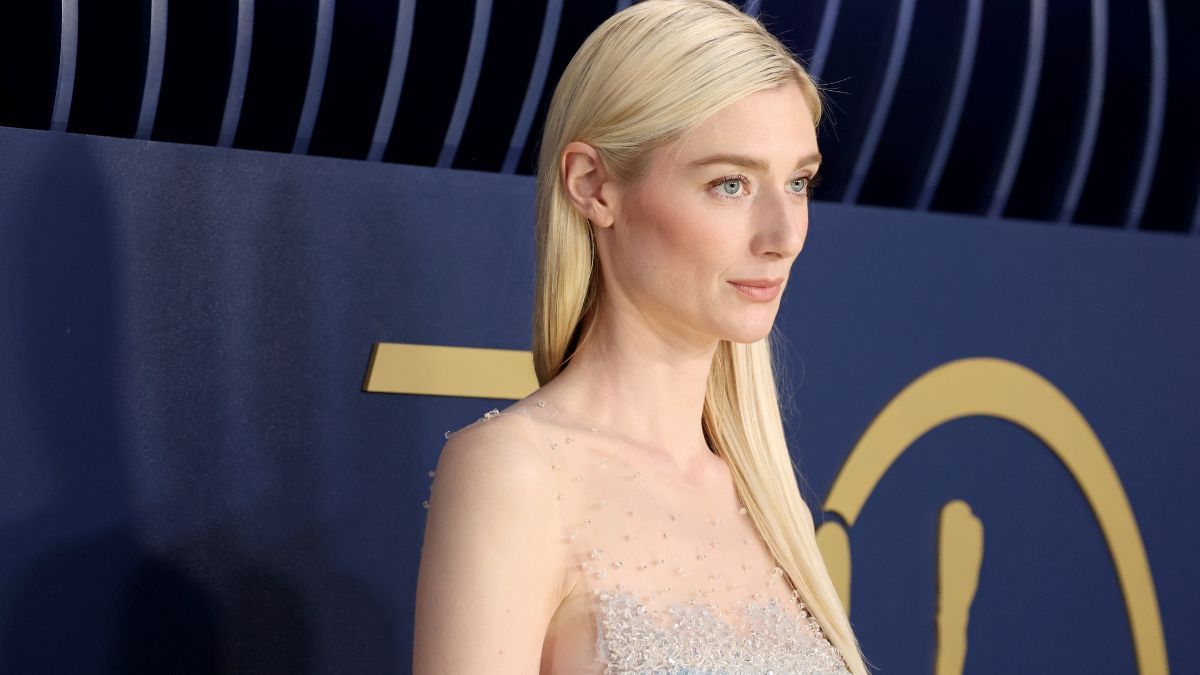 Elizabeth Debicki at The SAG Awards 2024 GettyImages-2036369546