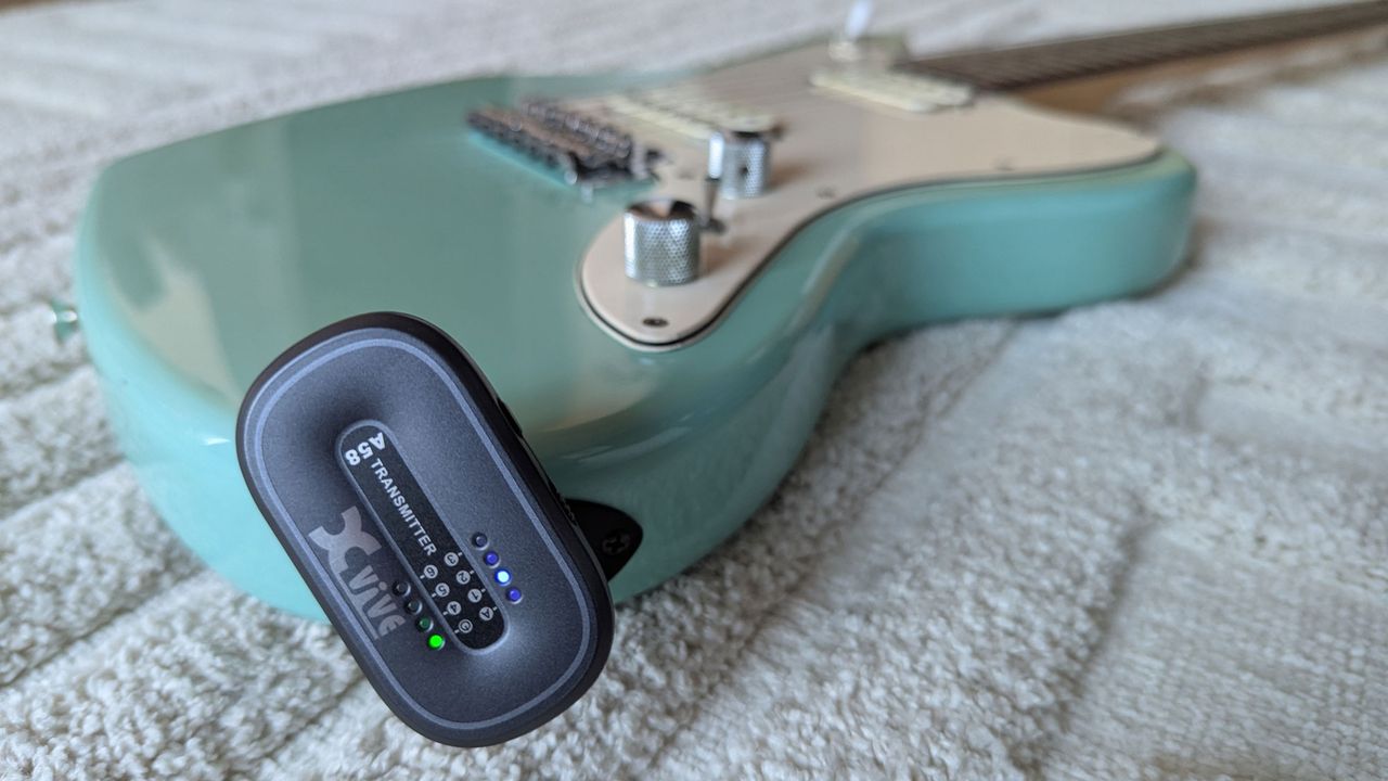 Closeup of Xvive A58 wireless system in Fernandes JG-40 offset guitar