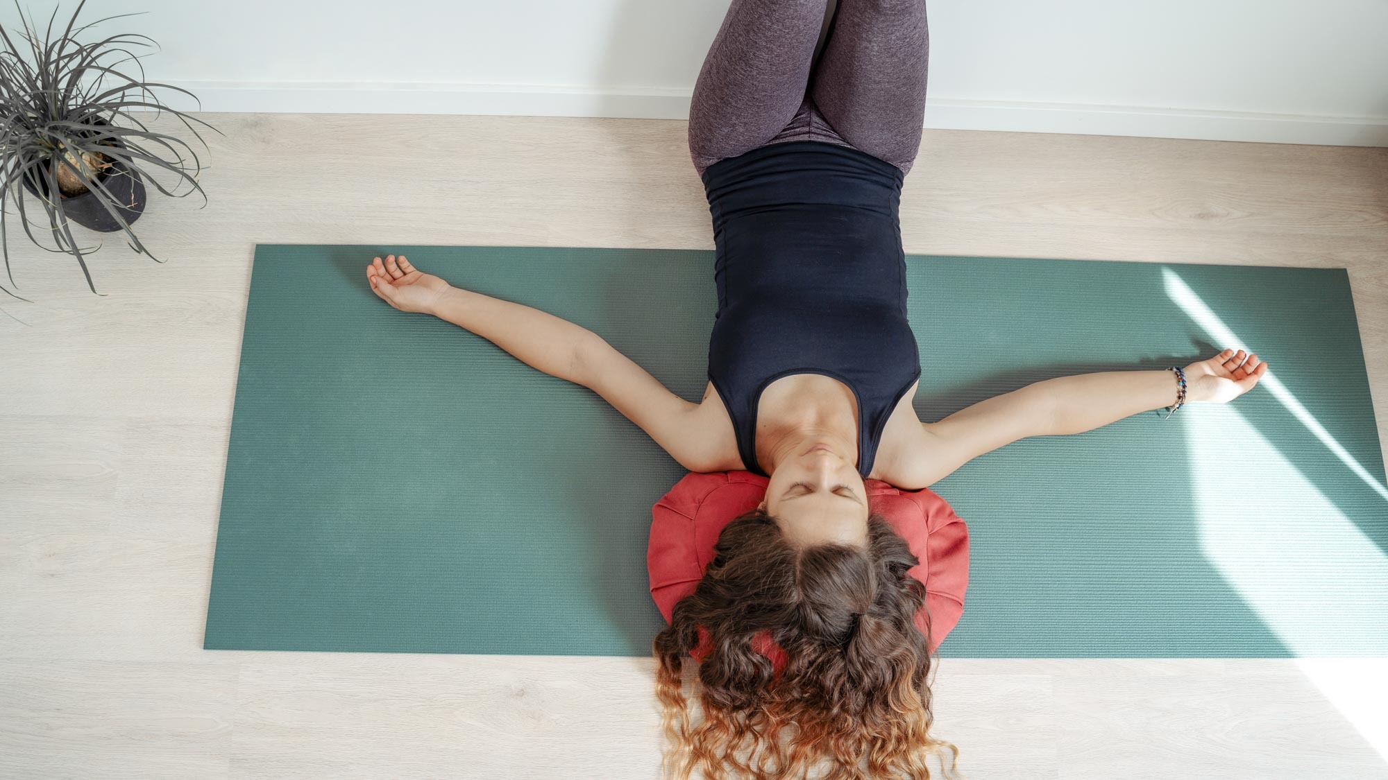 22 Minute Pilates to Strengthen and Release with a Foam Roller, Good Moves