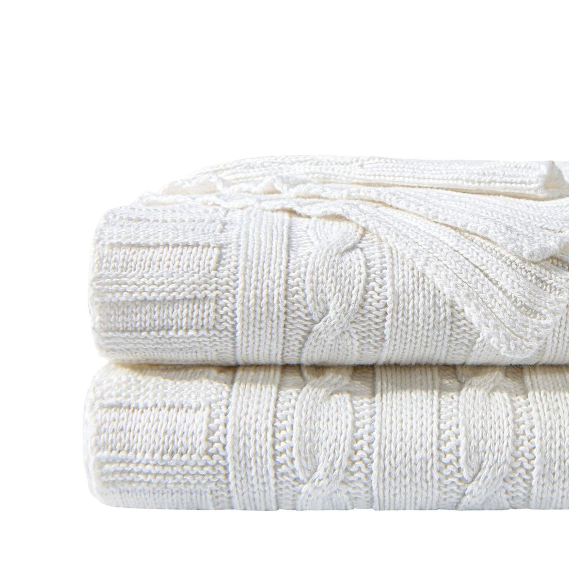 Selimut rajut putih