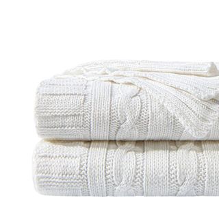 A white knitted blanket