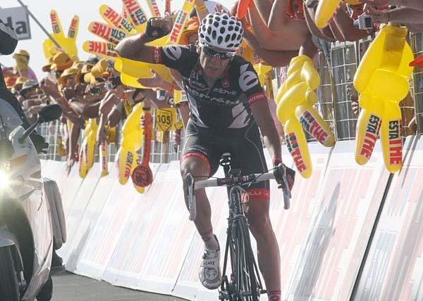 Carlos Sastre (Cervelo Test Team) wins stage 15 after a bold attack on the final climb.