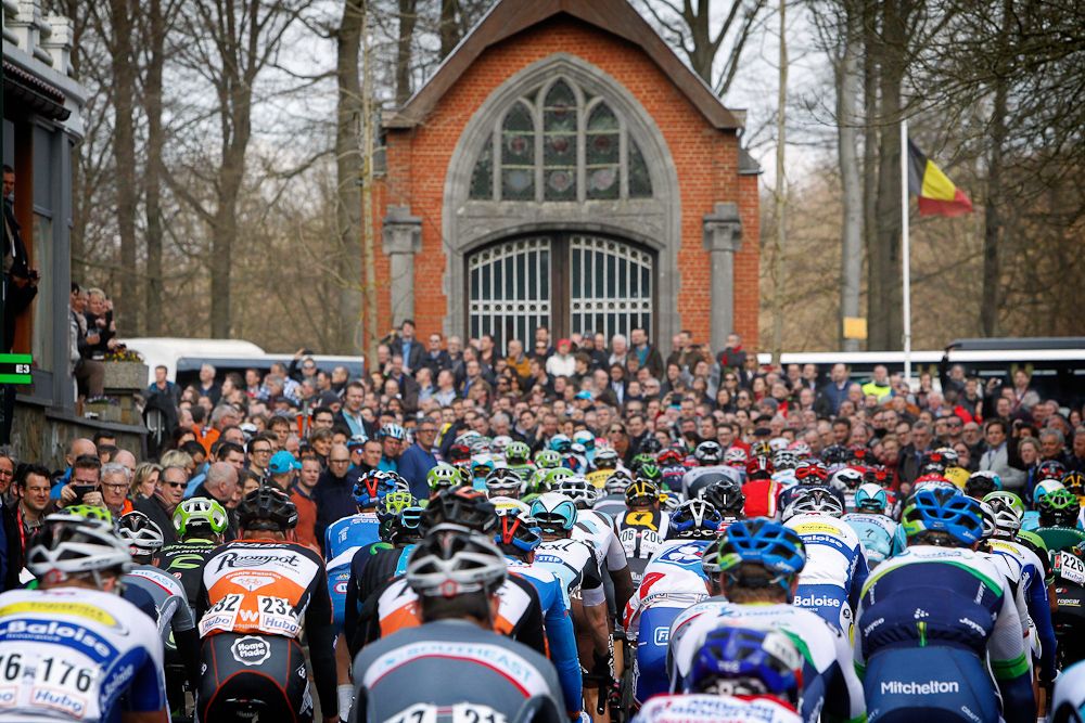 The peloton rides during E3 Harelbeke.
