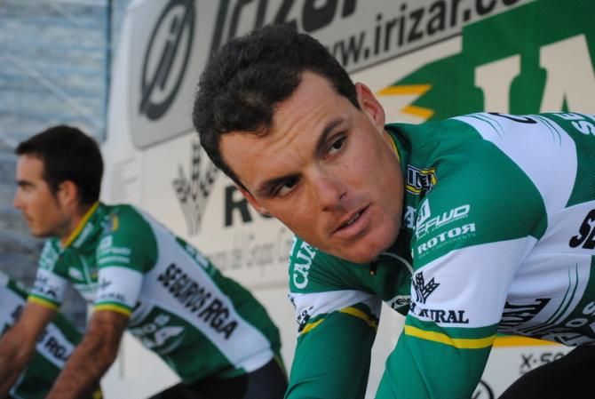 Luis Le&oacute;n S&aacute;nchez (Caja Rural), looking focused in the warm up