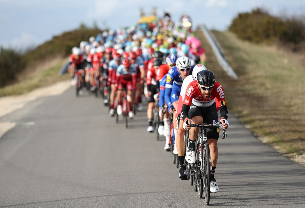 The peloton chases the break during stage 2 at Paris-Nice
