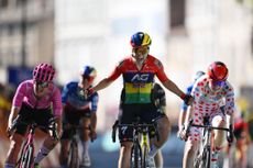 Kim Le Court wins stage six of Tour de France Femmes 2026