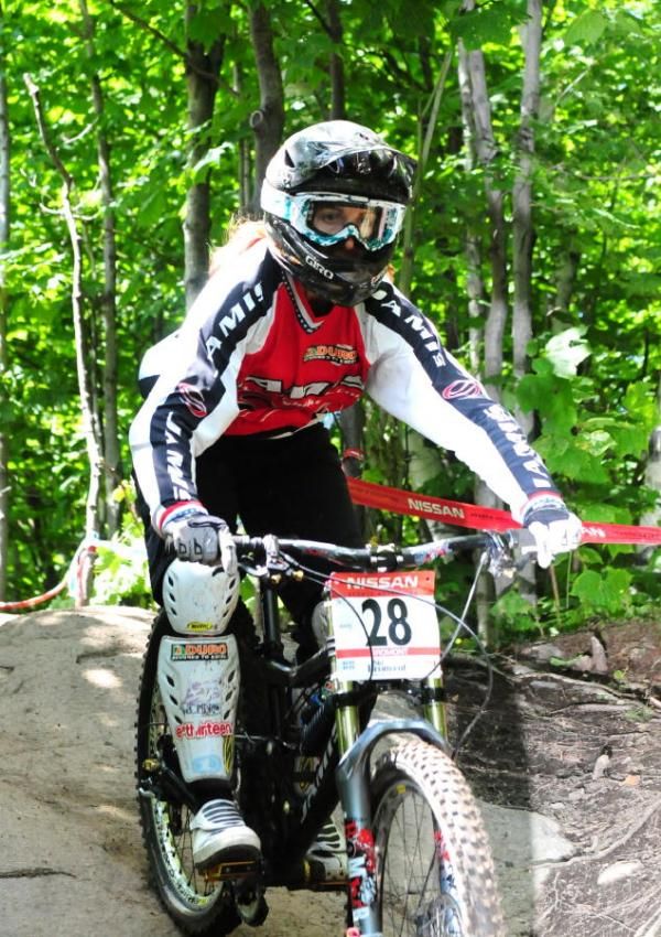 Kathy Pruitt (Jamis) riding to a tenth place finish.