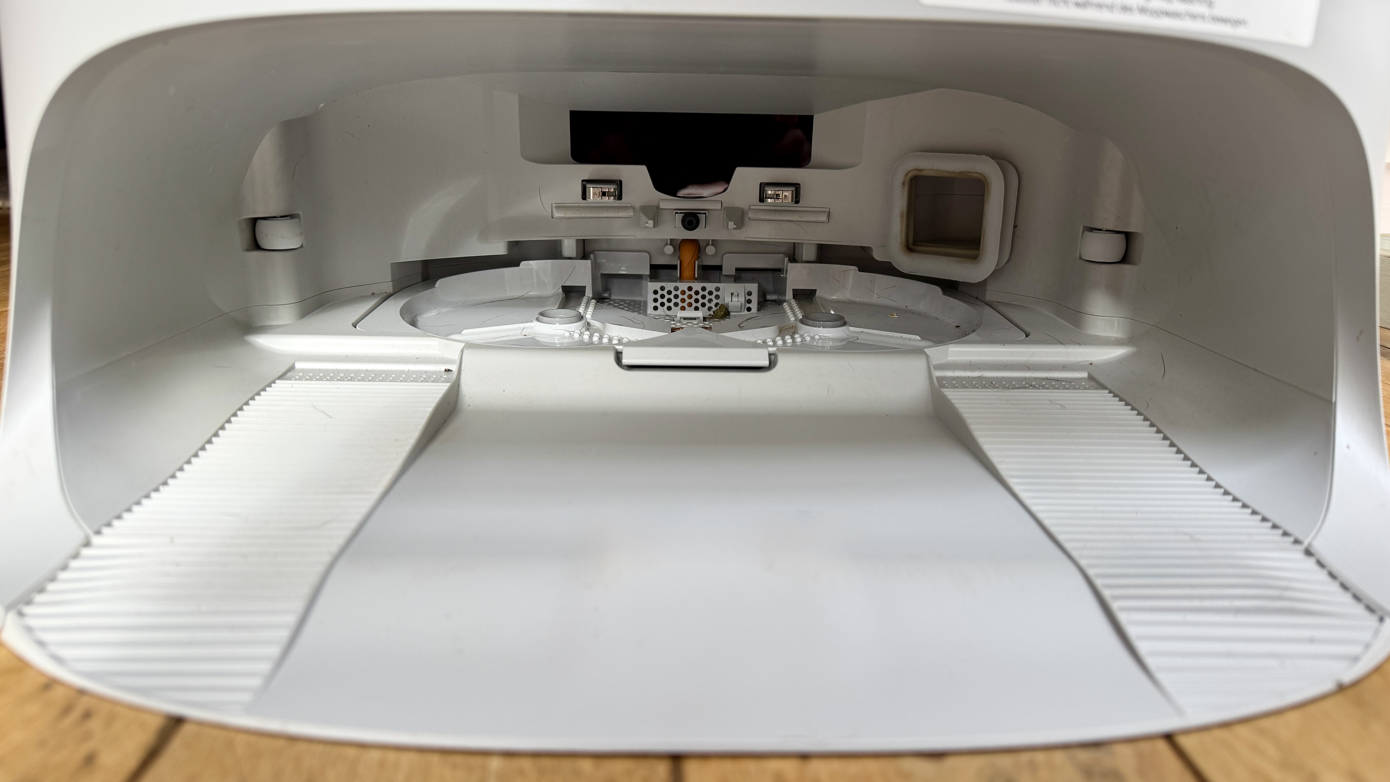 Roborock Qrevo Curv 2 Pro dock