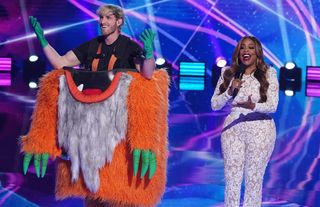 Logan Paul and host Niecy Nash in the “Group B Wildcard Round – Rule Of Claw!”