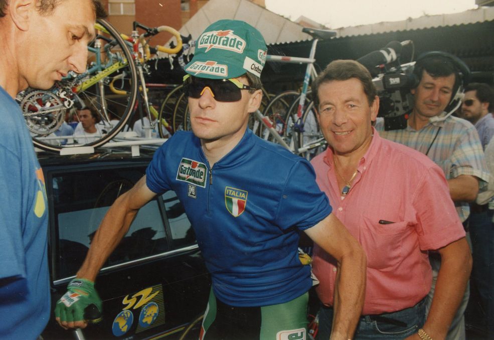 Bugno is surrounded by the Italian media and tifosi as he gets ready to race