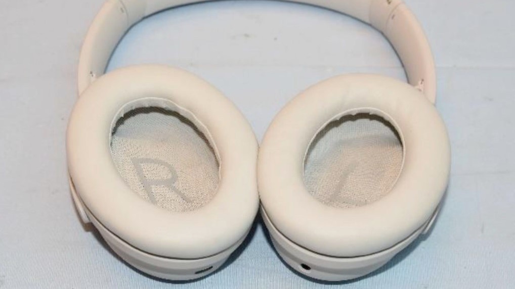 Bose QuietComfort 45 rear