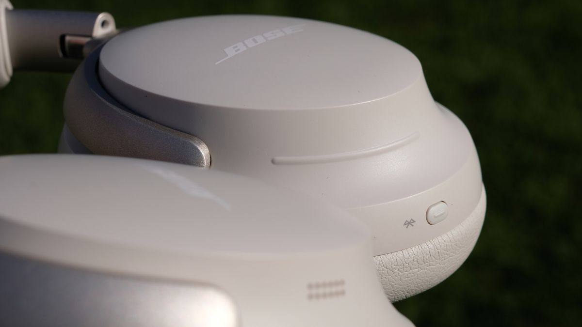 Photograph of Bose QuietComfort Ultra Headphones in white