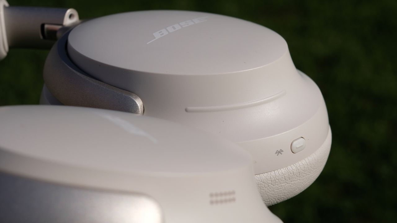 Photograph of Bose QuietComfort Ultra Headphones in white
