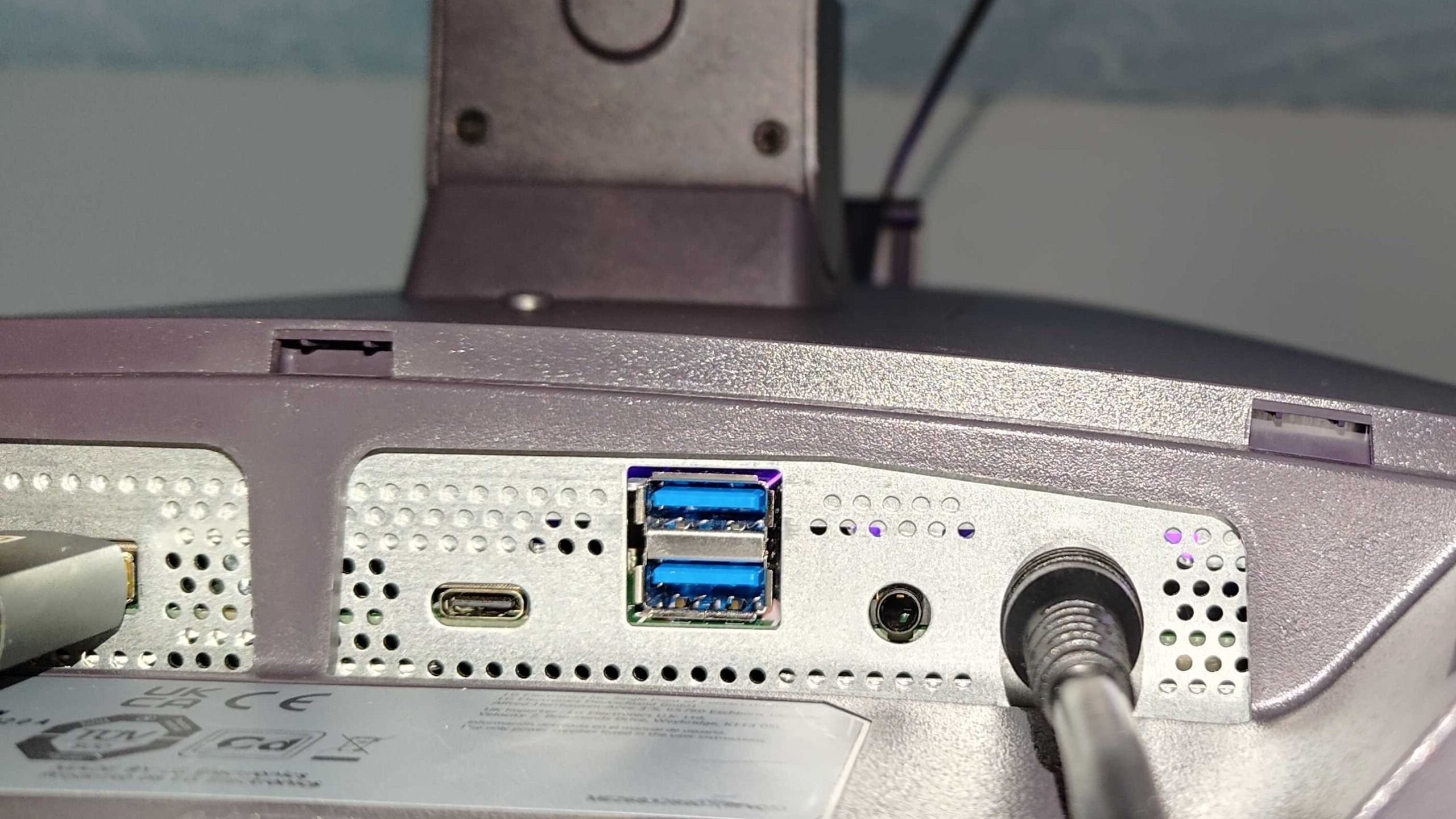 Ports on the rear of LG 39GX950B-B