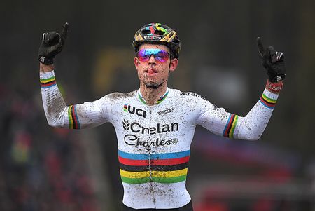 Wout Van Aert wins the Namur World Cup