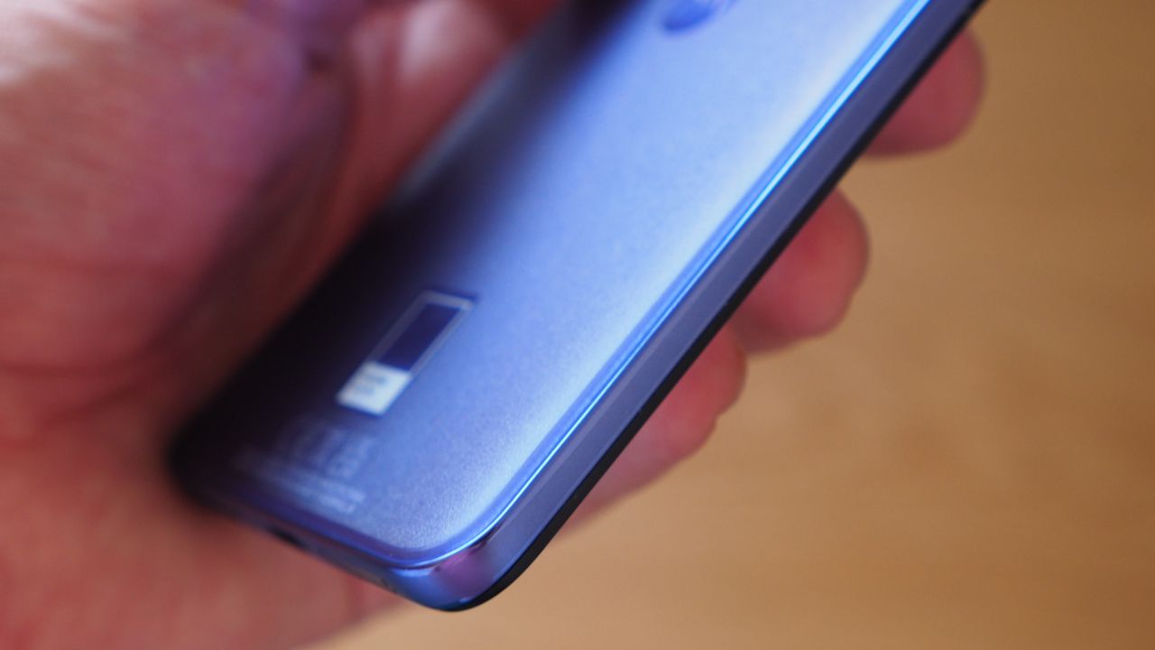 Moto Edge Neo in Peri Peri Pantone finish