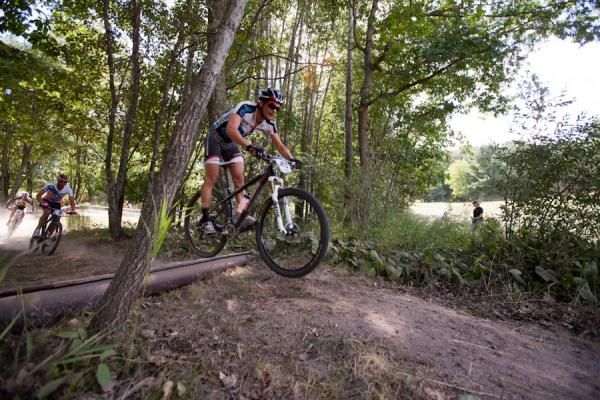 Raphael Gagne (Equipe du Quebec) has a small lead over Todd Wells (Specialized Racing)