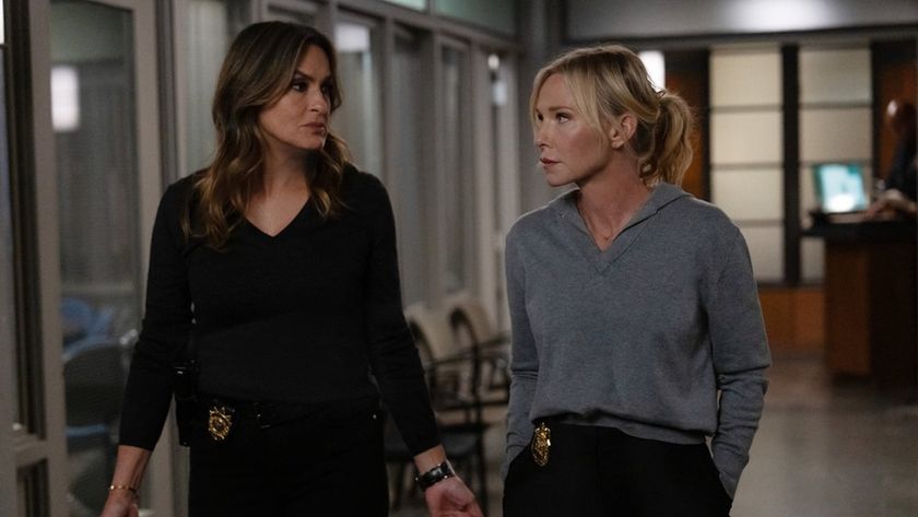Benson and Rollins walking down the hallway in Law &amp; Order: SVU Season 27x04