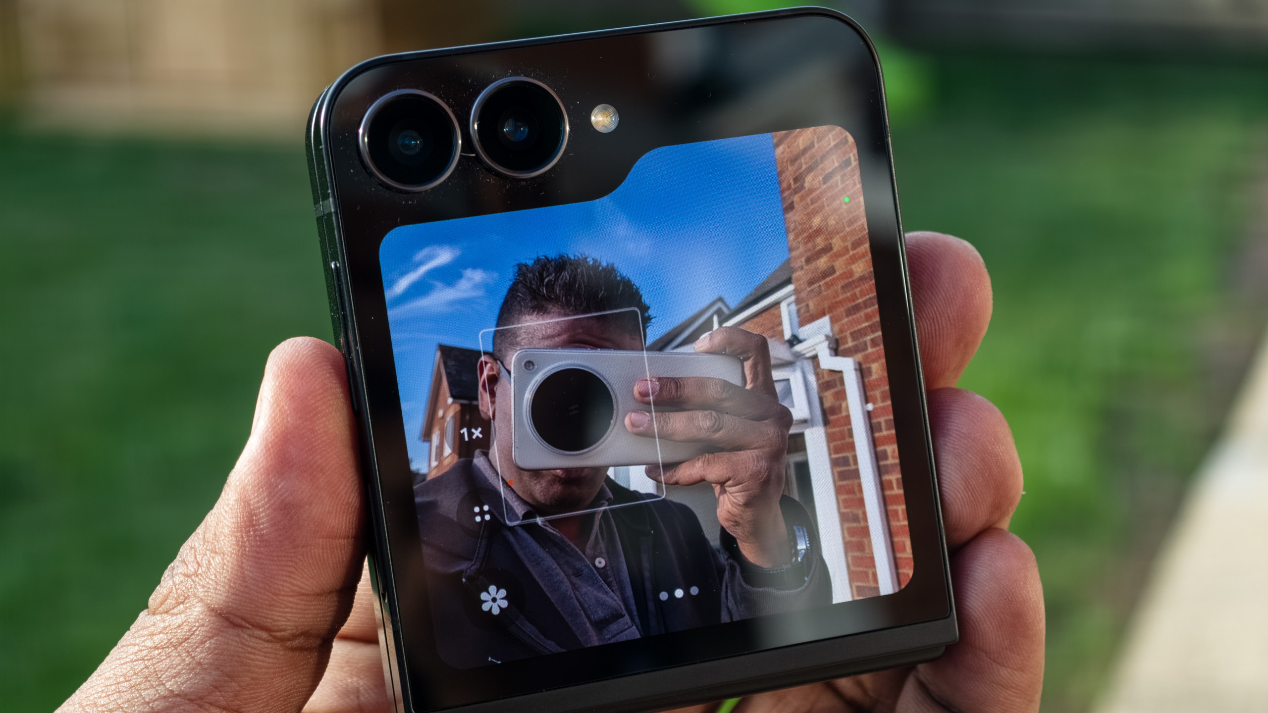 Cameras and selfie mode using the front screen on the Samsung Galaxy Z Flip 7 FE in Black in the hand