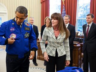 From left, Space Shuttle Atlantis STS-135 Pilot Doug Hurley, Mission Specialist Sandy Magnus, Commander Chris Ferguson and Mission Specialist Rex Walheim watch from the background as Janet Kavandi, Director of Flight Crew Operations at Johnson Space Cente