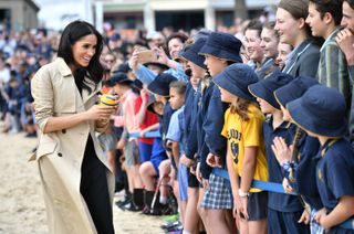 MELBOURNE, AUSTRALIA - OCTOBER 18: (NO UK SALES FOR 28 DAYS) Meghan, Duchess of Sussex visits South Melbourne Beach October 18, 2018 in Melbourne, Australia. The Duke and Duchess of Sussex are on their official 16-day Autumn tour visiting cities in Australia, Fiji, Tonga and New Zealand. (Photo by Pool/Samir Hussein/WireImage)