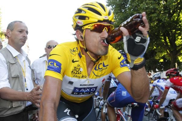 Fabian Cancellara (Saxo Bank) takes a drink after a hot day in the saddle