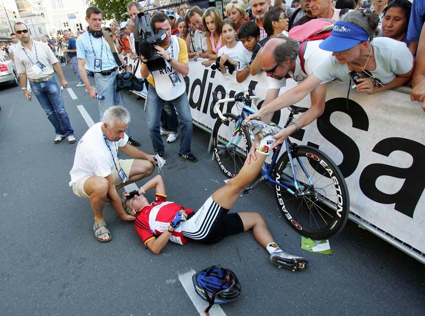 Trixi Worrack gathers her energy after securing silver in the 2006 road race