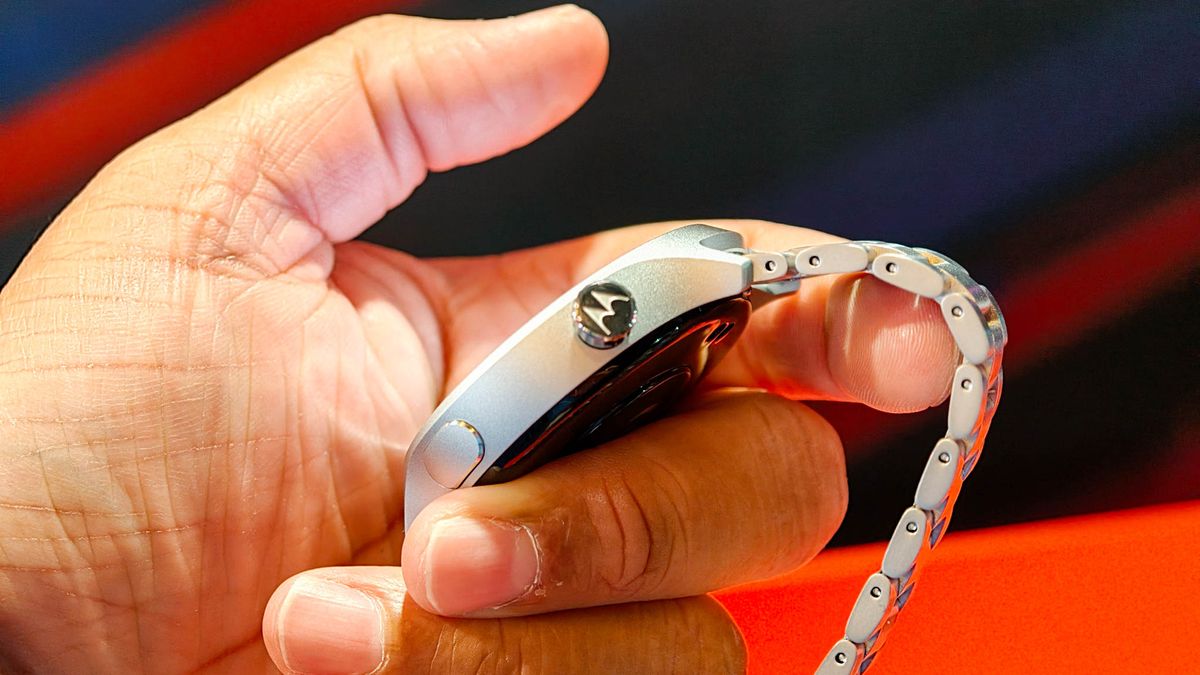 Moto Watch hands-on