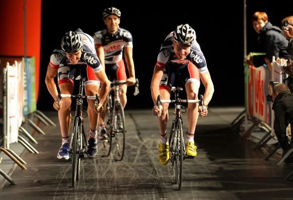 Adam Hansen and Marcel Sieberg (Lotto-Belisol) sprint to the line during the team presentation
