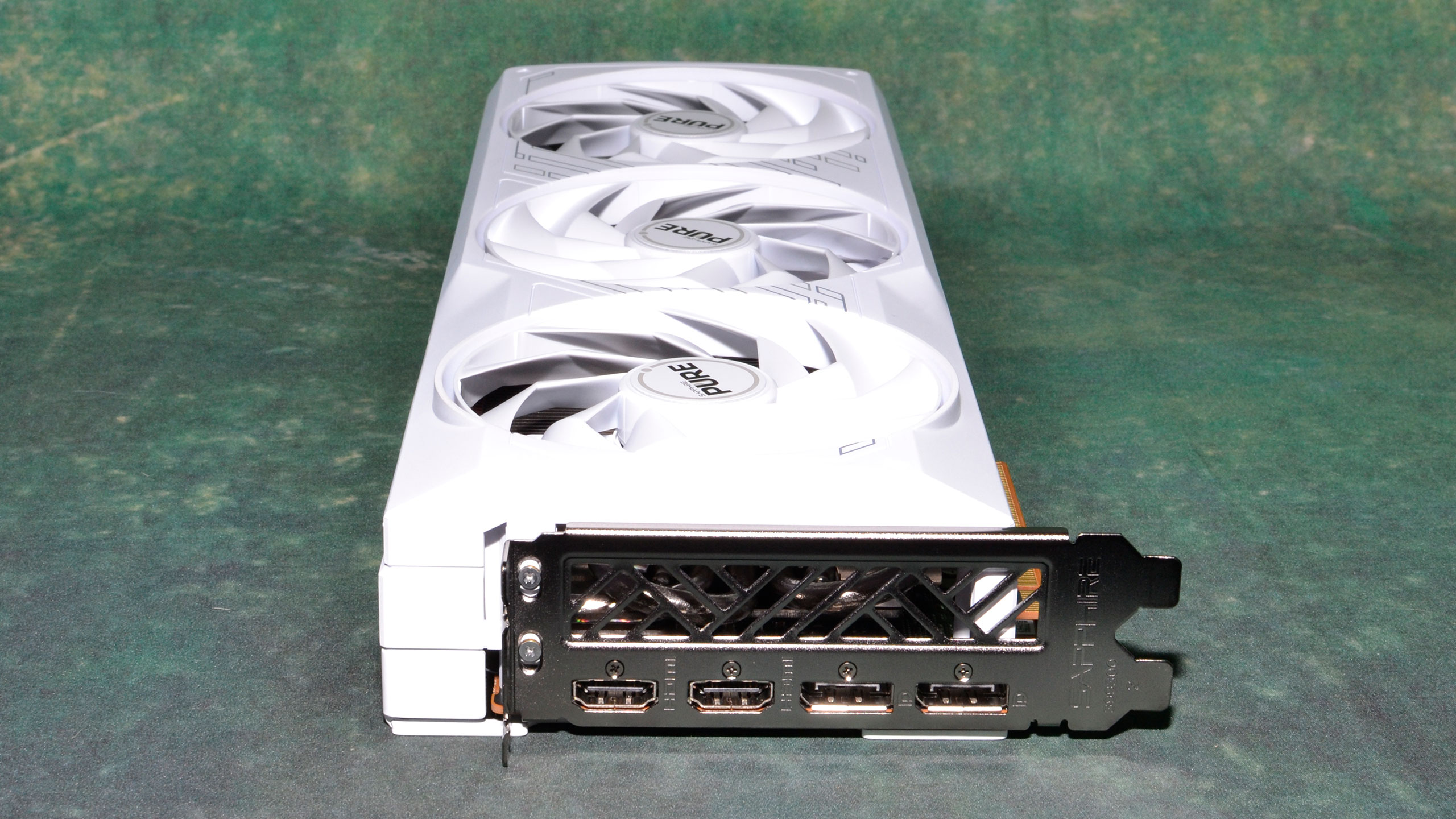 Sapphire RX 7700 XT Pure product photos