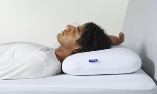 A man lays his head on a Casper Mmeoru Foam pillow with Snow Technology