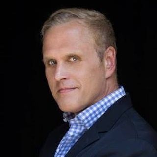 A headshot of Mark_Holmquist